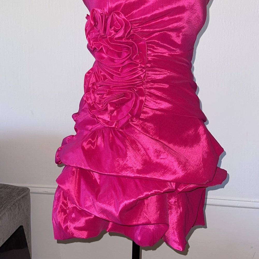 Hot pink mini dress. Size M - Picture 3 of 6